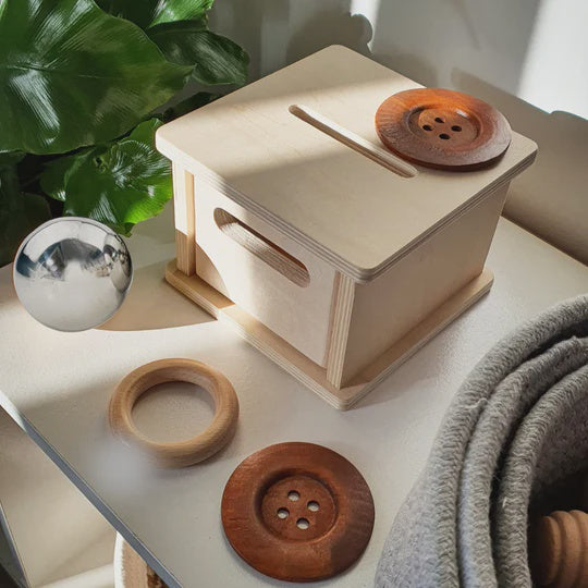 Posting Box with 3 loose parts